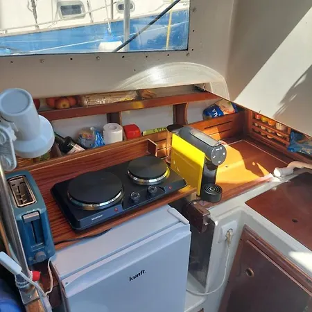 Botel Cosy Boat *