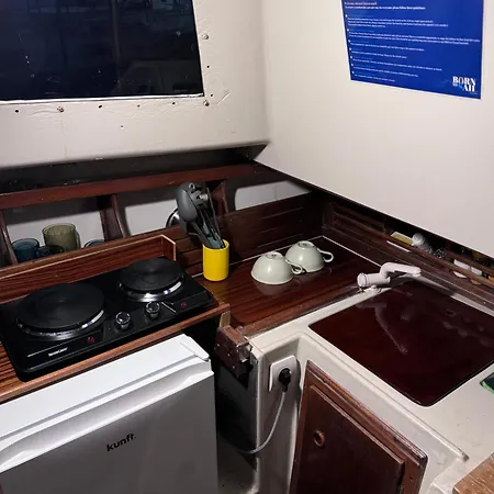 Cosy Boat Botel *