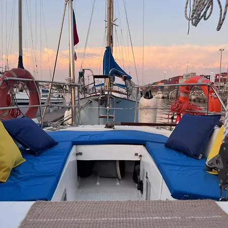 Úszó hotel Cosy Boat Lisboa