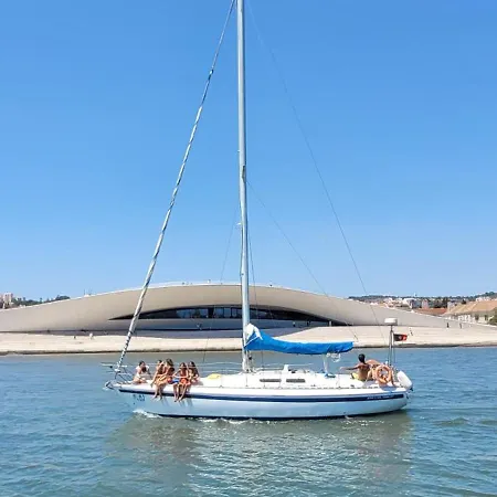 Cosy Boat * リスボン