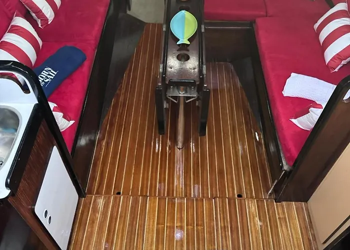 Cosy Boat Hotel na wodzie *