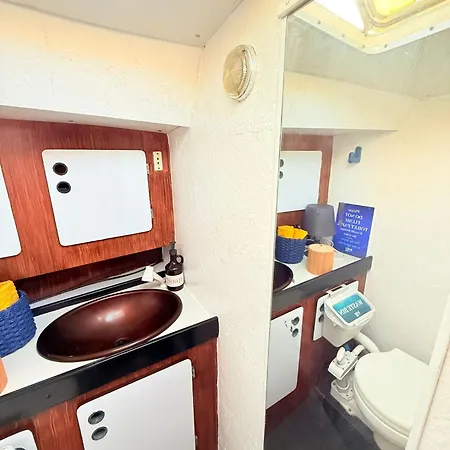 Πλωτό κατάλυμα Cosy Boat *