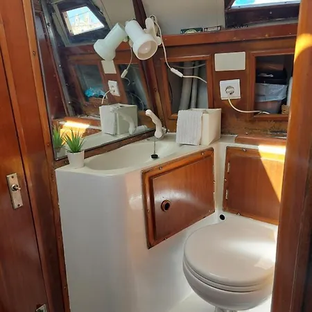 Hotel na wodzie Cosy Boat *