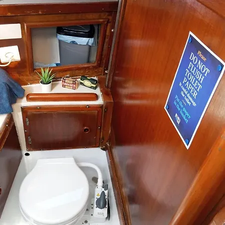 Cosy Boat Hotel na wodzie *