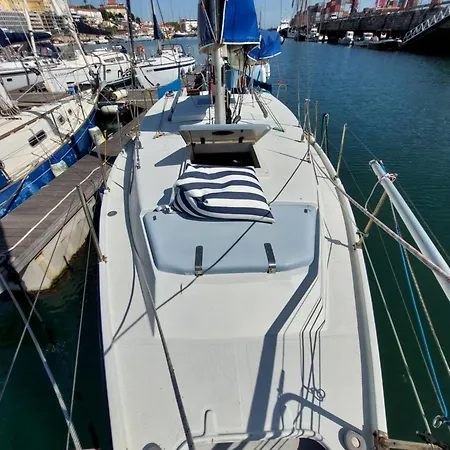 Cosy Boat Lizbona